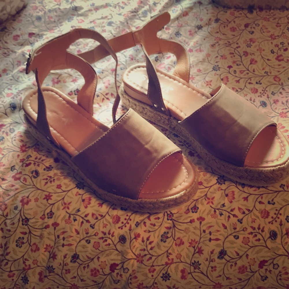 NWOB Soda Size 11 Espadrilles in Natural